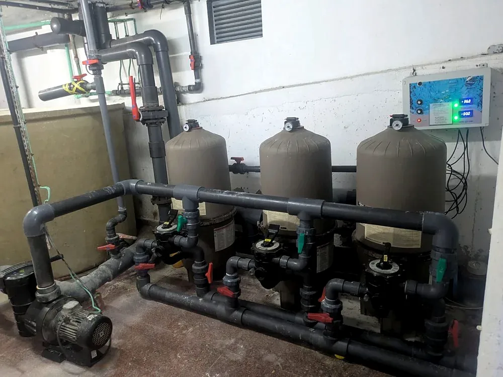 Tres filtros con colectores de PVC