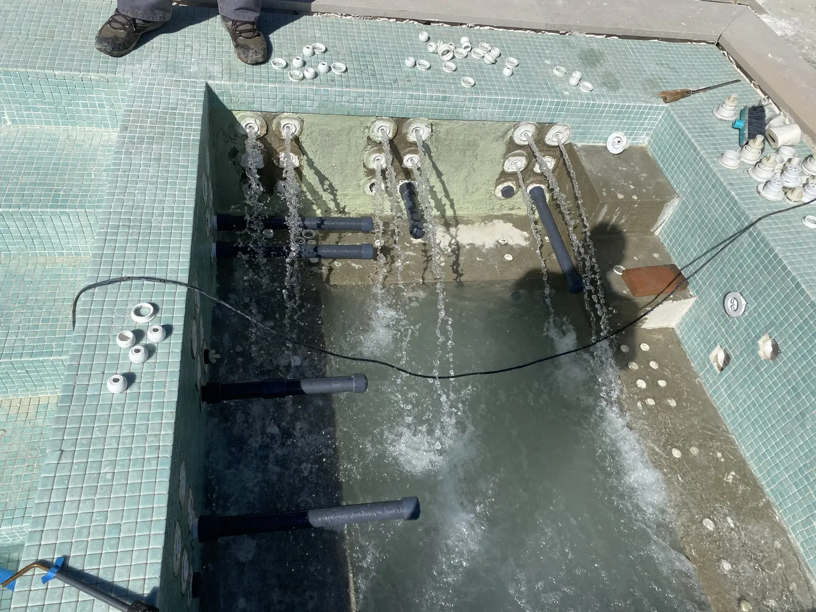 Chorros del jacuzzi en funcionamiento durante la puesta en marcha
